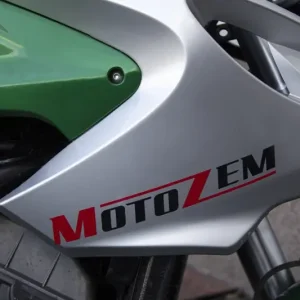 Nálepka logo MotoZem černá Hit Sezóny