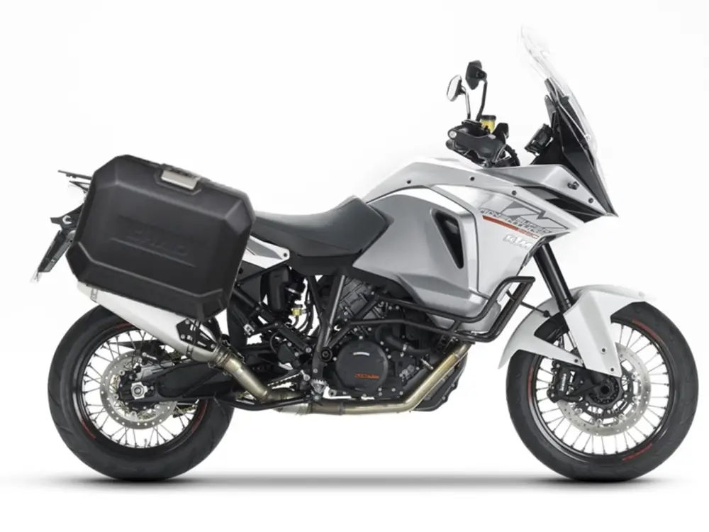 Výhodná Nabídka Kompletní sada bočních černých hliníkových kufrů SHAD TERRA BLACK 36L/47L, včetně montážní sady SHAD KTM Adventure 1090, 1190, Super Adventure 1290 (R, S)