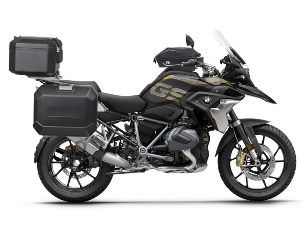 Kompletní sada černých hliníkových kufrů SHAD TERRA BLACK, 48L topcase 36L/47L boční kufry, včetně montážní sady a plotny SHAD R 1200 GS Adventure/ R 1250 GS Adventure Kup Teď