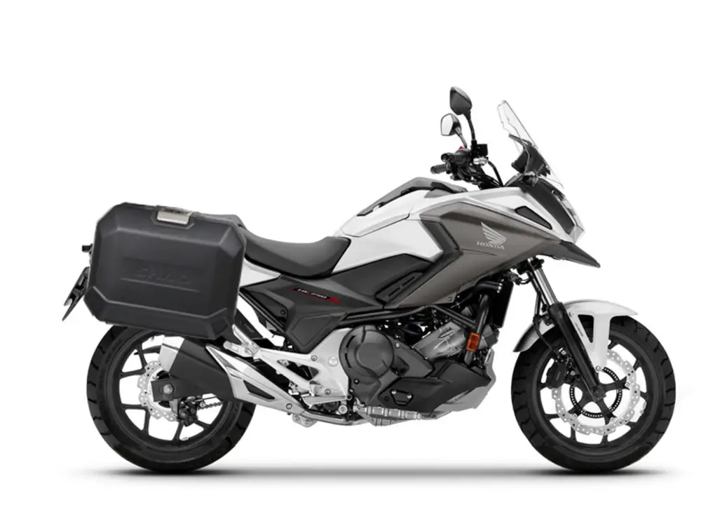Kompletní sada bočních černých hliníkových kufrů SHAD TERRA BLACK 47L/47L, včetně montážní sady SHAD HONDA NC 750 X Aktuální