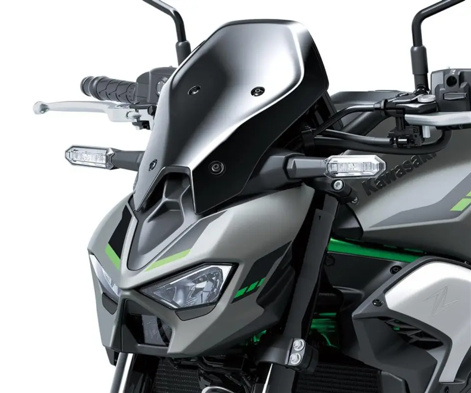 Větší tmavé kouřové plexi Kawasaki Z900 Zlevněný