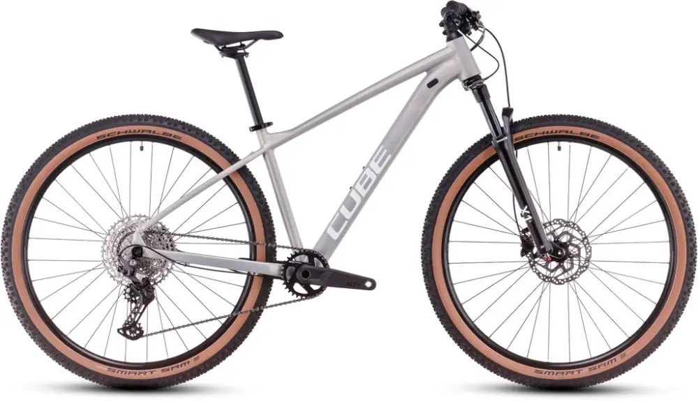 Novinka Horské kolo CUBE ATTENTION PRO switchgrey 'n' white 2025