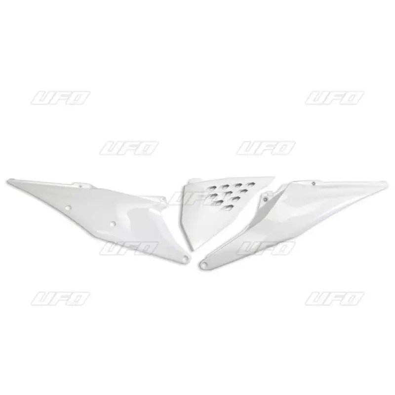 Víkendová Akce UFO boční tabulky na startovací číslo KTM SX/SXF(SX-F) 125/150/250/350/450 19-22, EXC 125 20-21, EXC/EXCF(EXC-F) 150/250/300/350/450/500 TPI 20-2023 s krytem vzduchového filtru a větracími otvory barva bílá